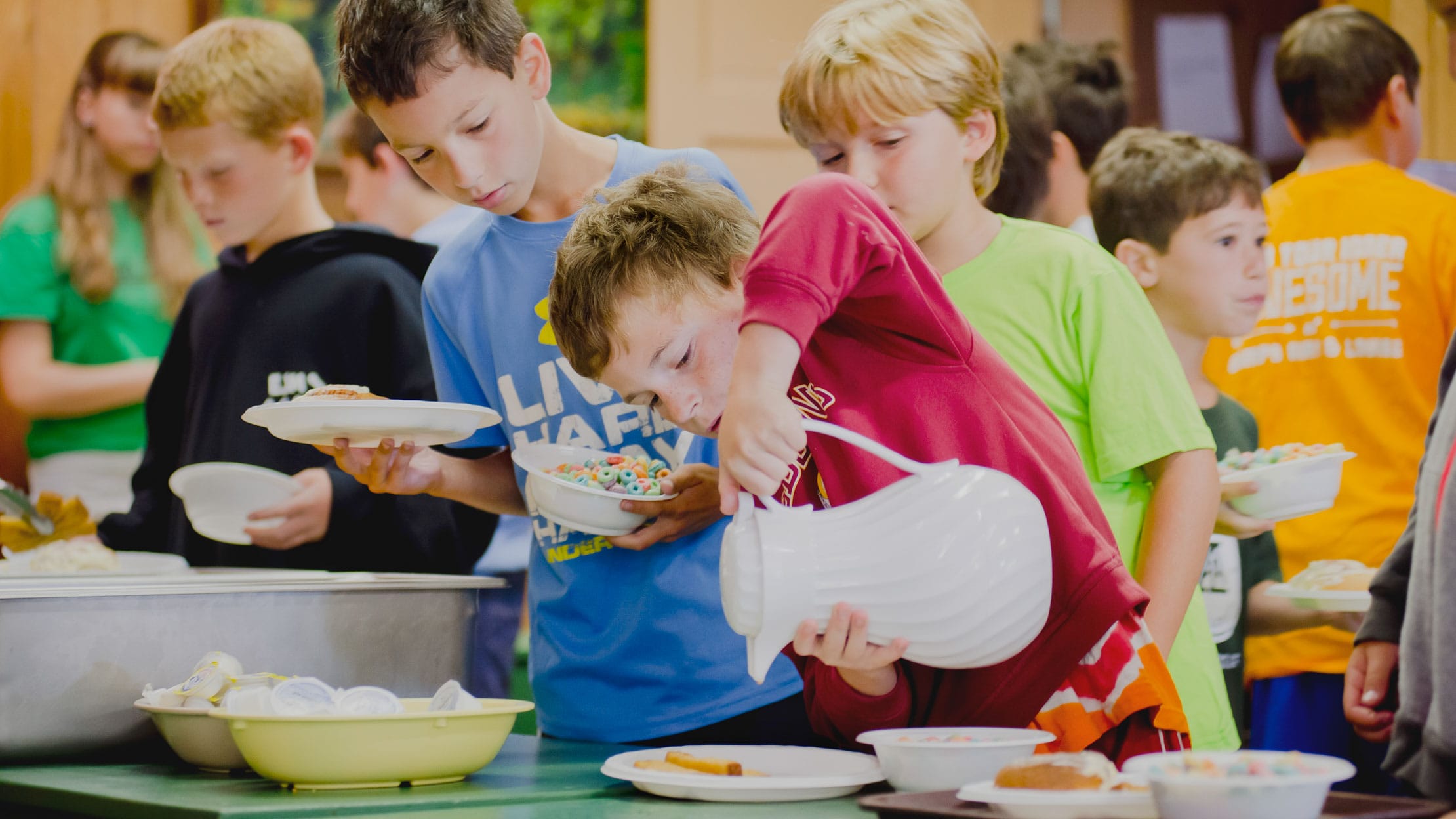 Airy campers eating breakfast