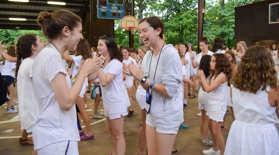 Louise girls dancing at Shabbat